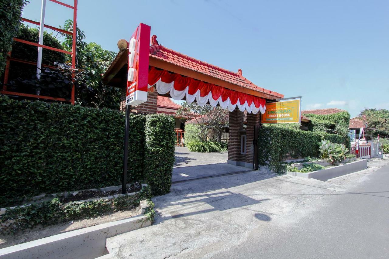 בניוואנגי Oyo 1361 Singosari Family Residence מראה חיצוני תמונה