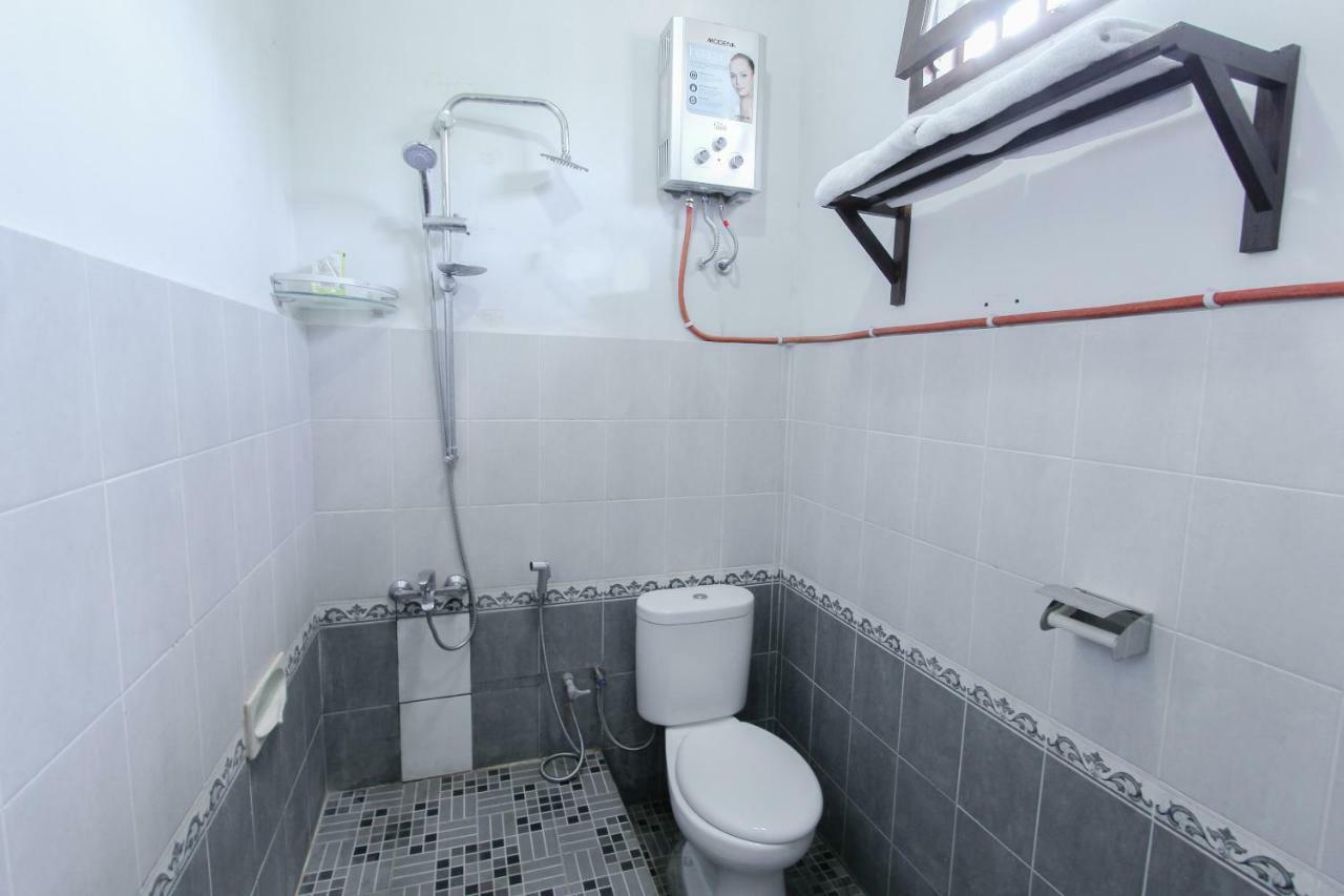 בניוואנגי Oyo 1361 Singosari Family Residence מראה חיצוני תמונה